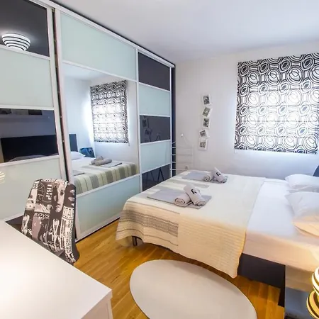 R Luxor With Parking Garage Apartment Mostar