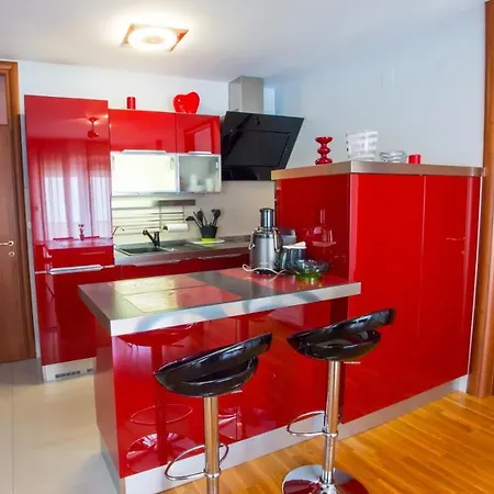 Apartment R Luxor With Parking Garage Mostar
