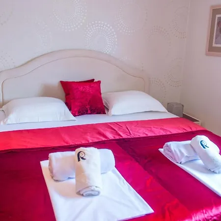 Apartment R Luxor With Parking Garage Mostar