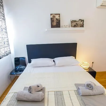 R Luxor With Parking Garage Apartment *