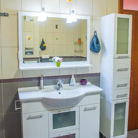 R Luxor With Parking Garage Apartamento Mostar