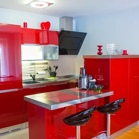 Apartment R Luxor With Parking Garage Mostar