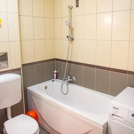 R Luxor With Parking Garage Apartamento Mostar