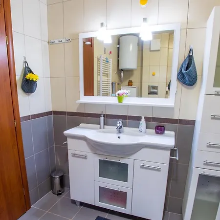 Apartment R Luxor With Parking Garage Mostar